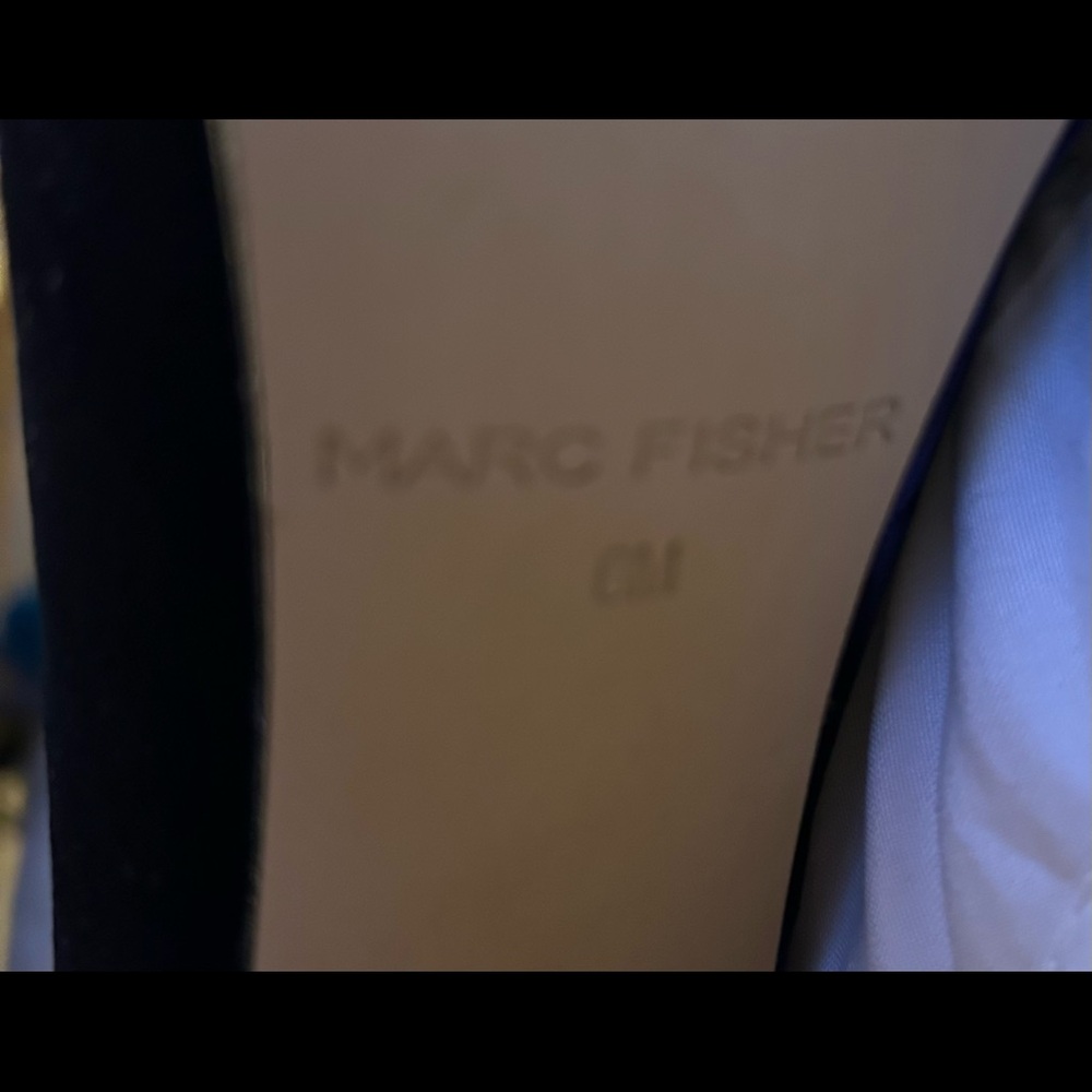 Womens Marc Fisher velvet pumps, NAVY, sz 6 - Picture 2 of 4